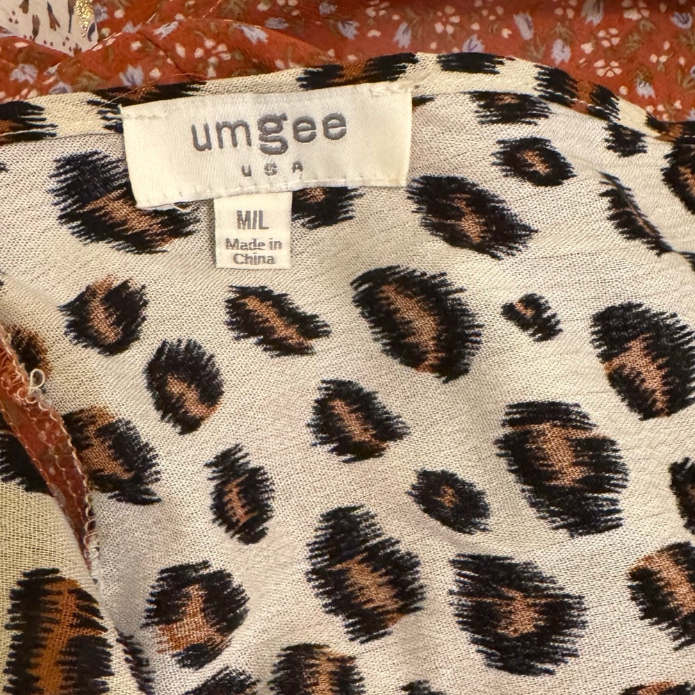 UMGEE Kimono Leopard Print and Rust
Size M/L EUC - Picture 4 of 4